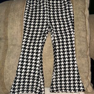 SHEIN Kids Black and White Houndstooth Leggings